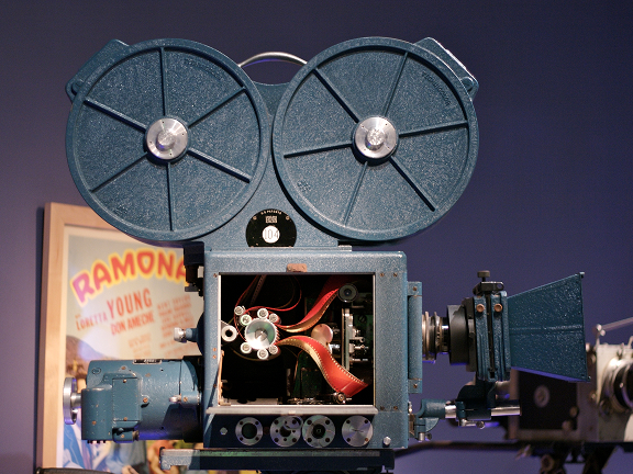 三色テクニカラー方式の映画カメラ
